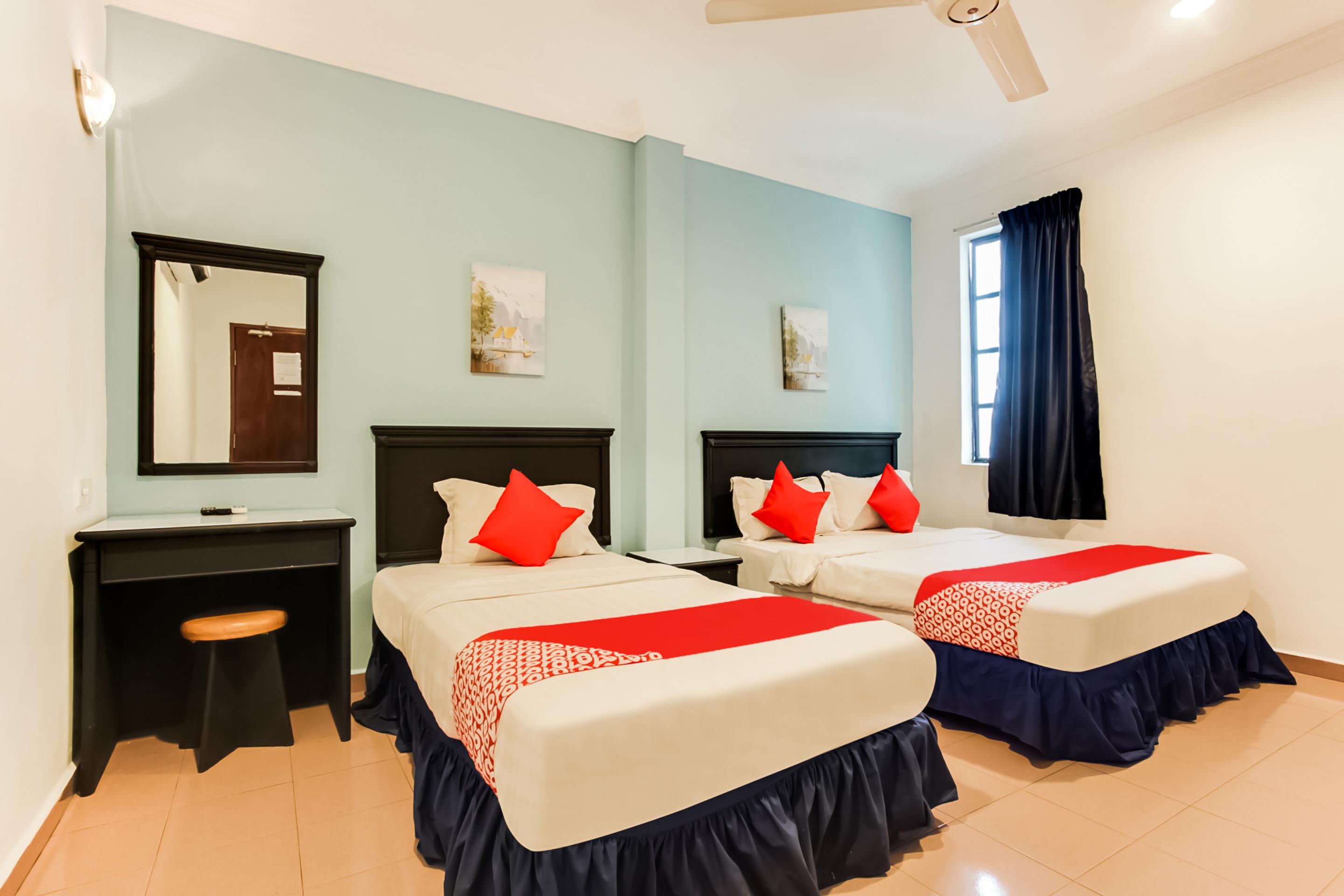 Hotel Home 88 Телук-Интан Экстерьер фото