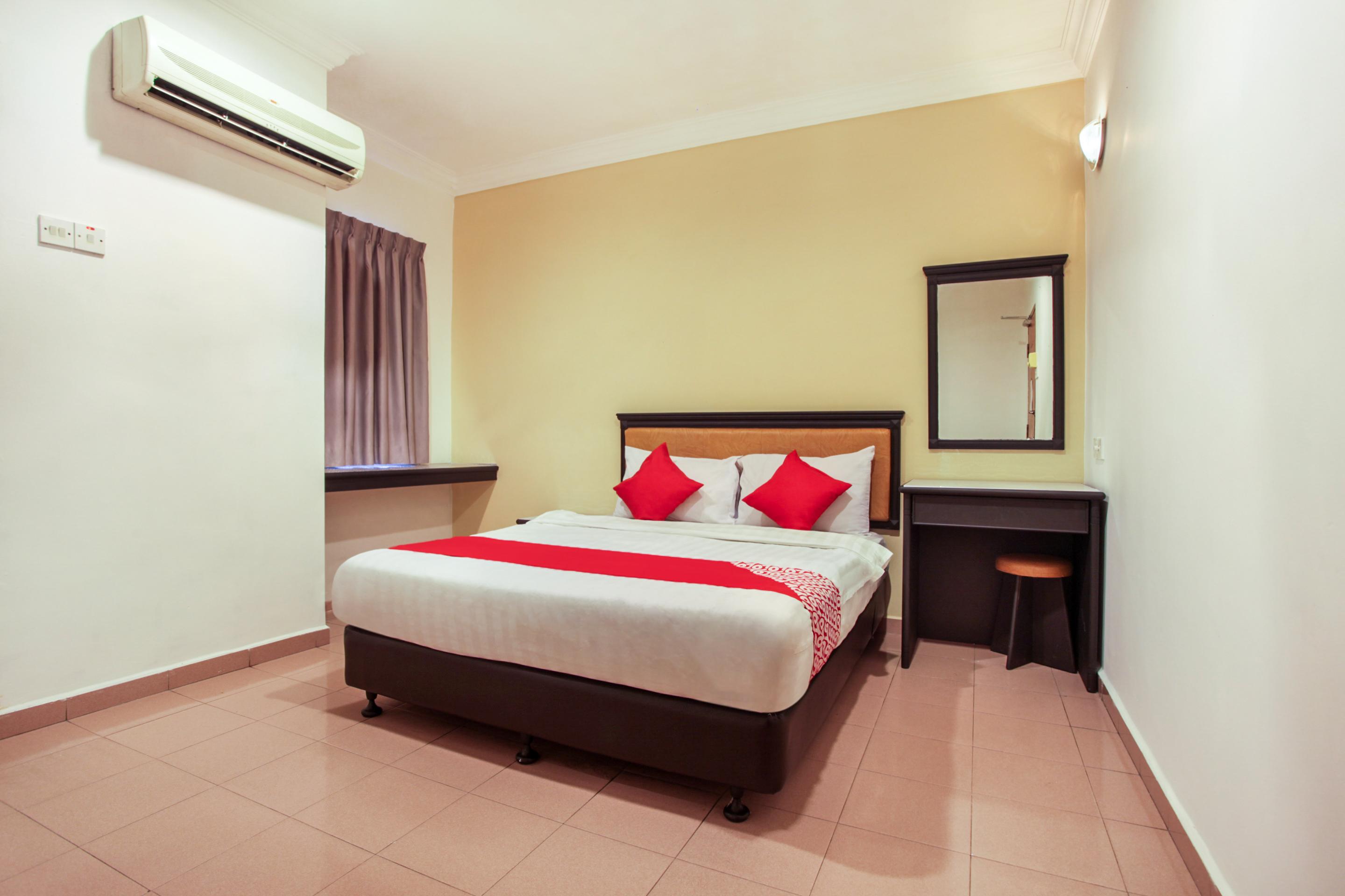 Hotel Home 88 Телук-Интан Экстерьер фото