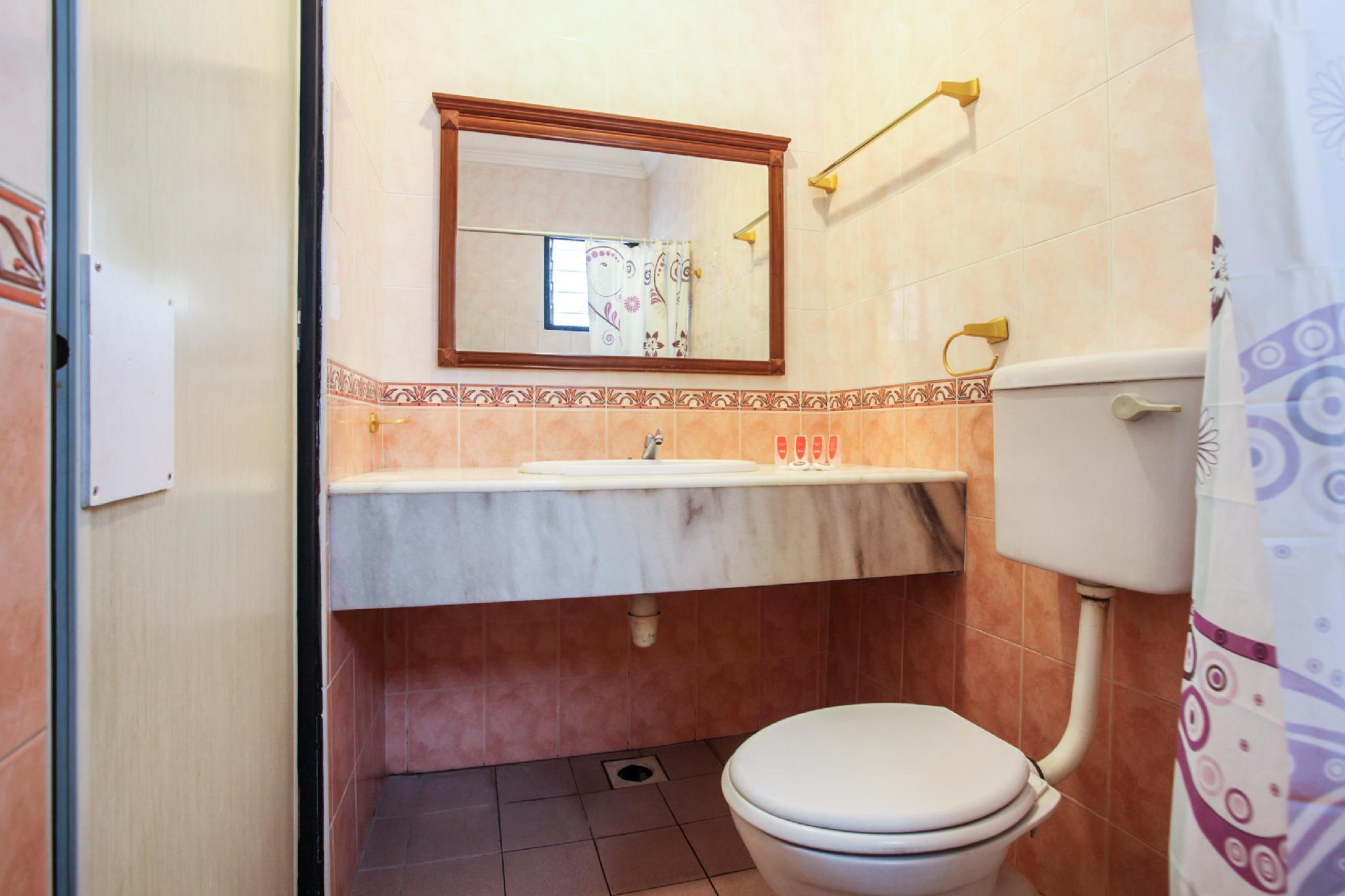 Hotel Home 88 Телук-Интан Экстерьер фото