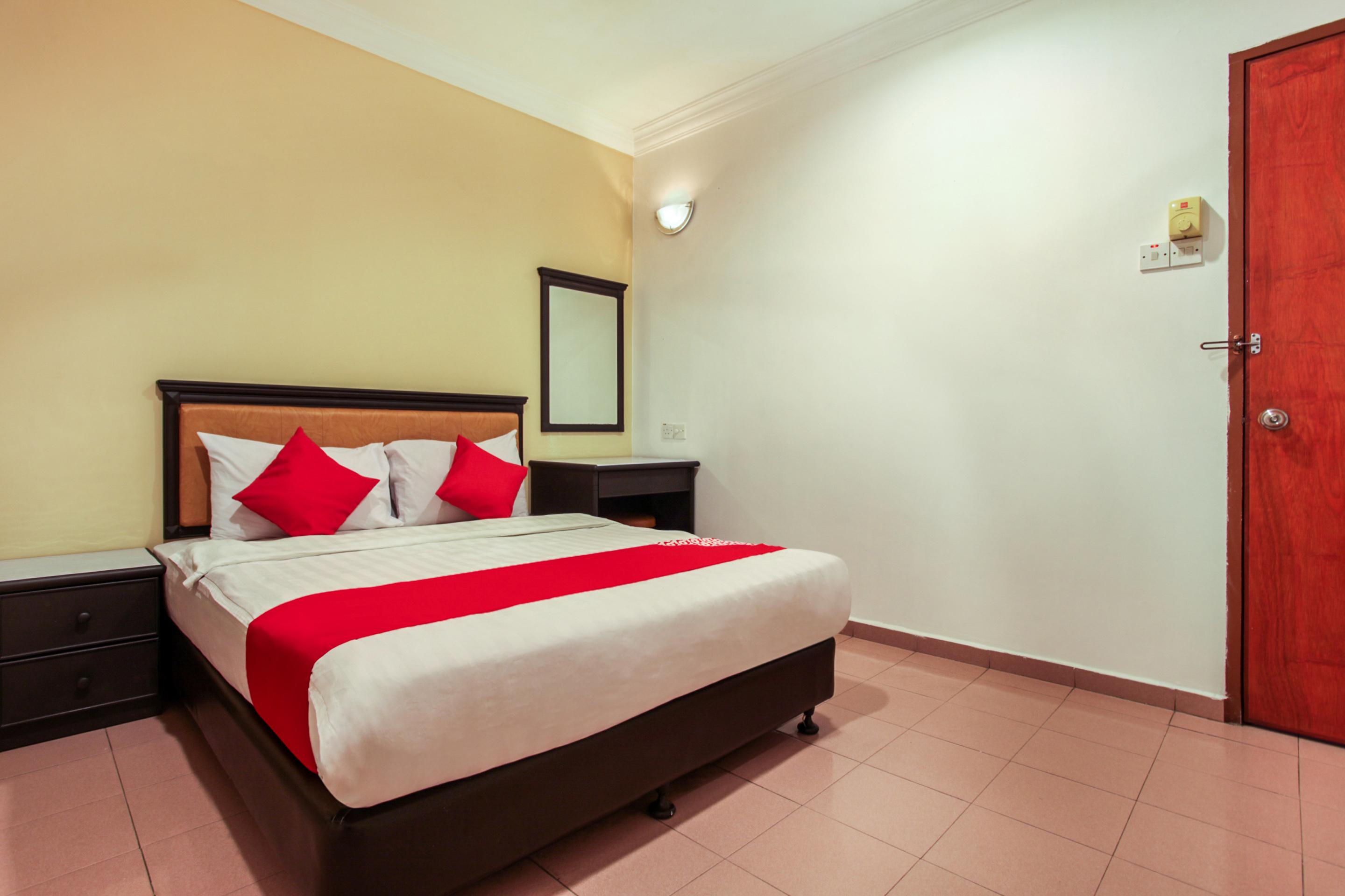Hotel Home 88 Телук-Интан Экстерьер фото