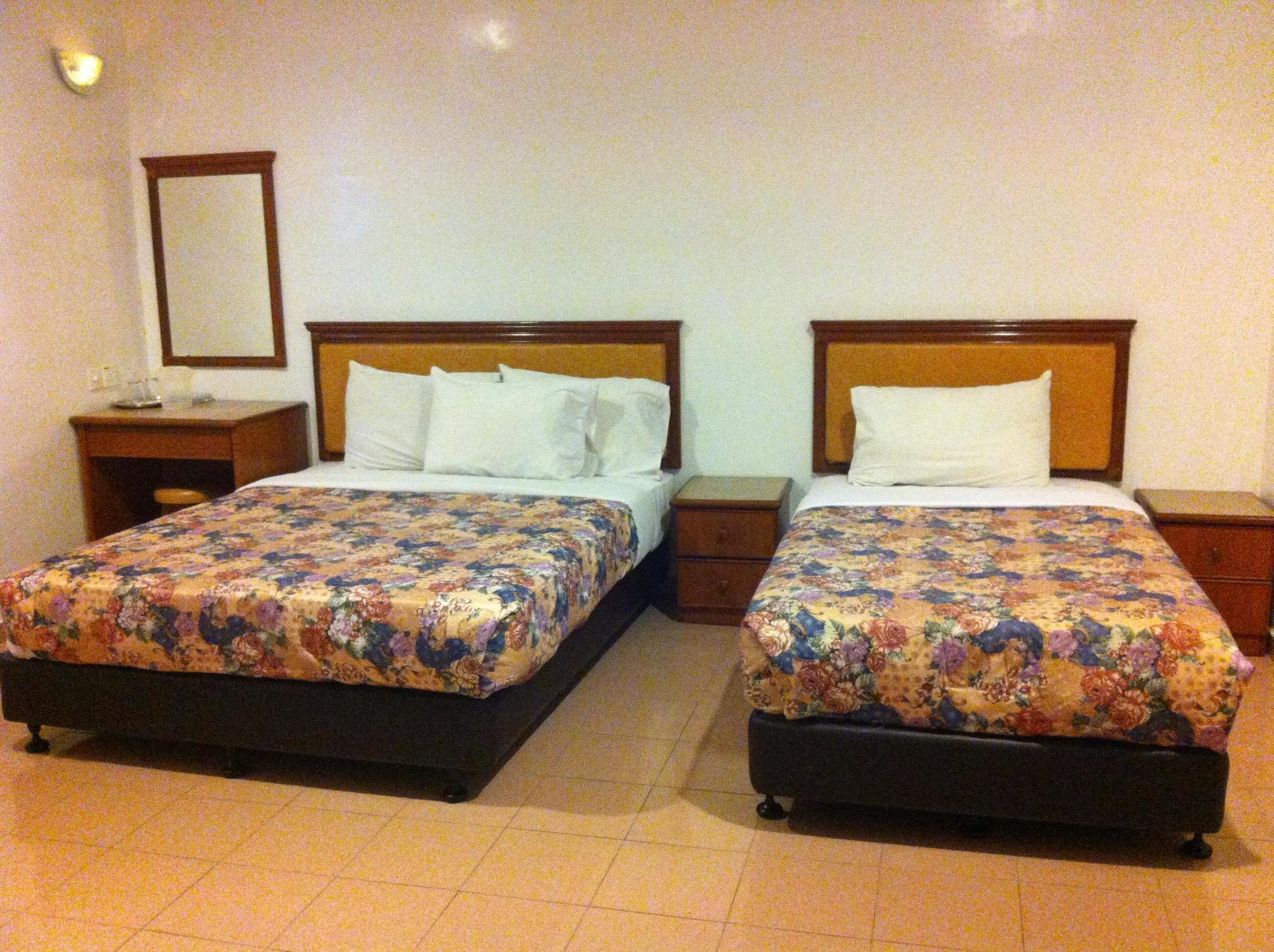 Hotel Home 88 Телук-Интан Экстерьер фото