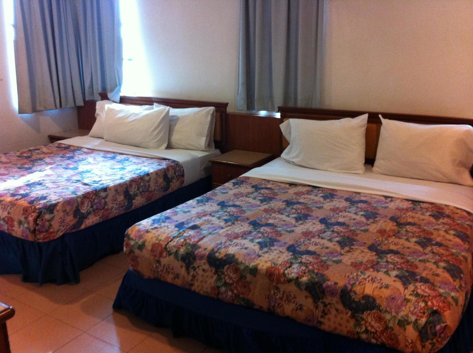 Hotel Home 88 Телук-Интан Экстерьер фото