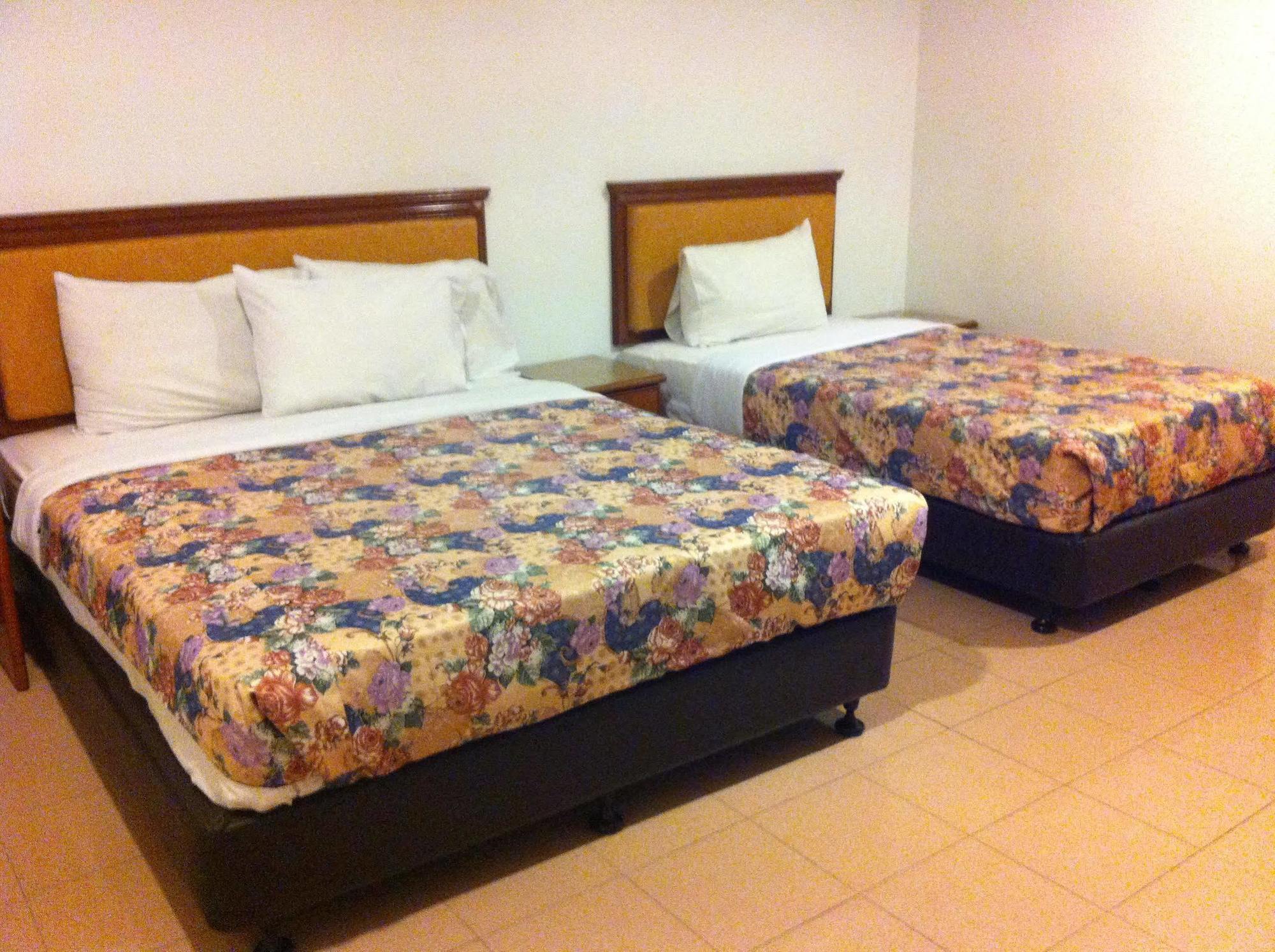 Hotel Home 88 Телук-Интан Экстерьер фото