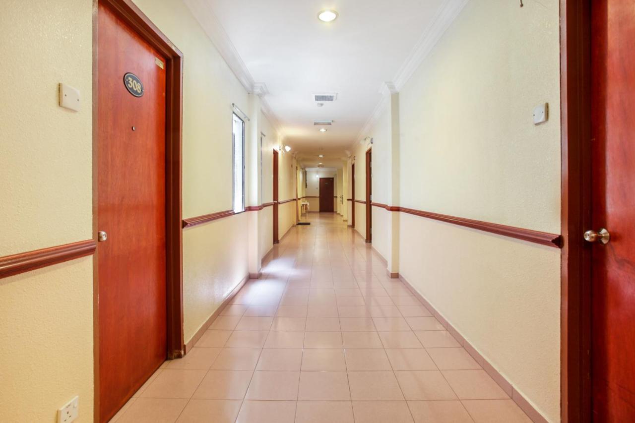 Hotel Home 88 Телук-Интан Экстерьер фото